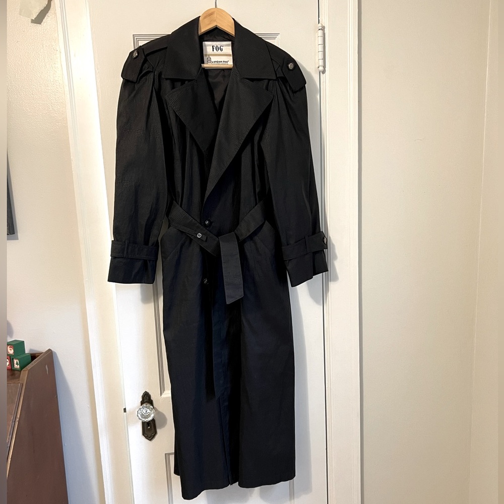 Vintage London Fog black trench coat || size 6, mint condition